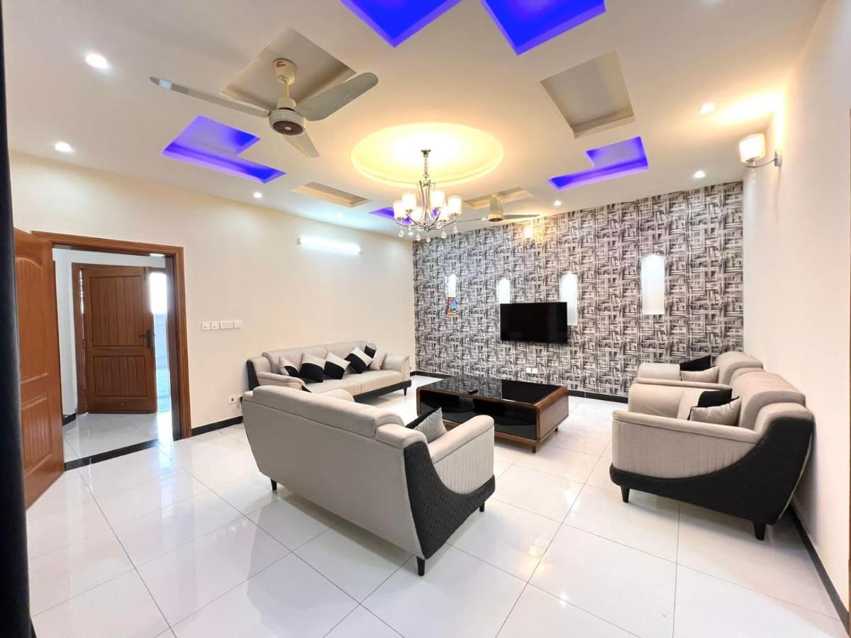 Luxury Apartment Rentals Islamabad Exterior photo