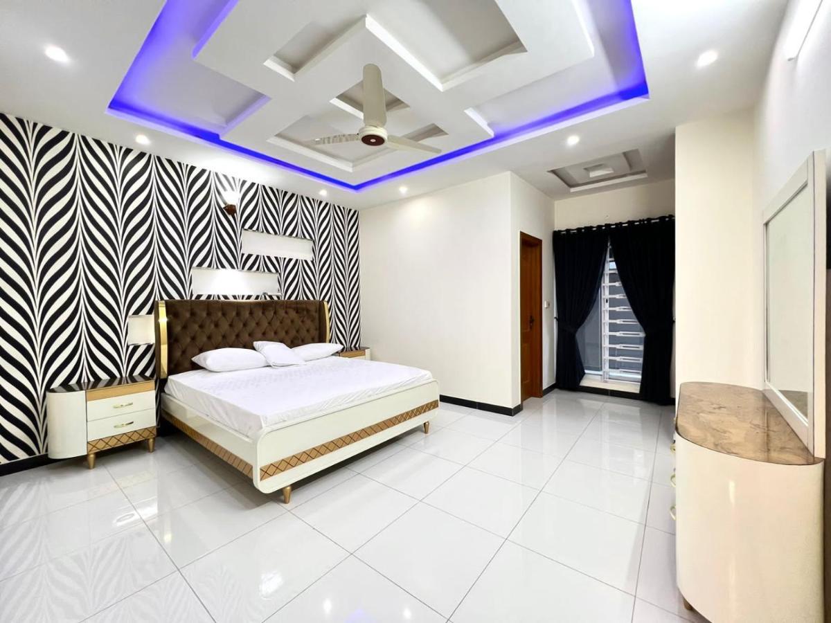 Luxury Apartment Rentals Islamabad Exterior photo